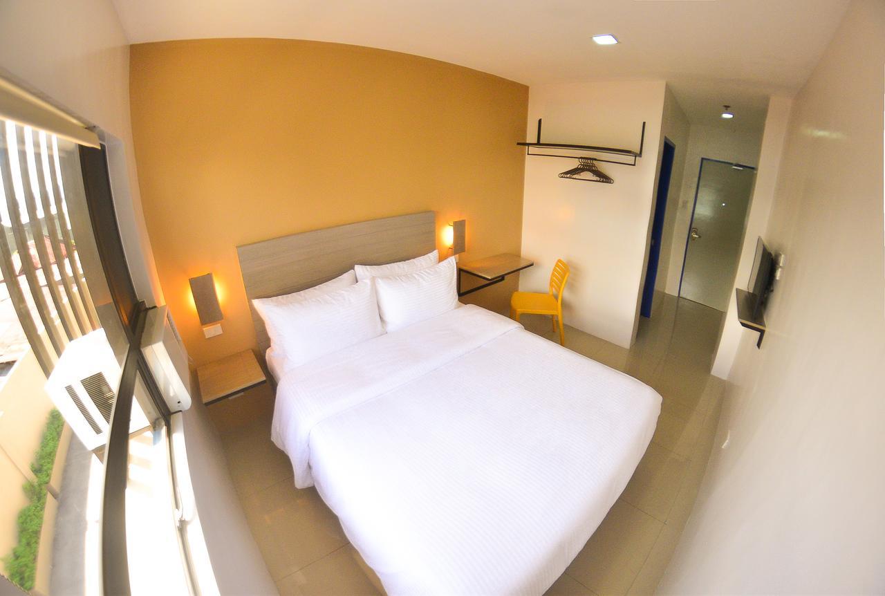 Felix Residences Cebu Exterior photo